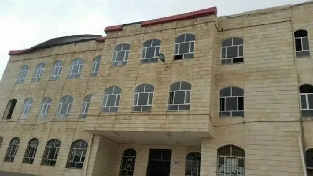 وفاة طفلة داخل المستشفى.. والأب يراقب مأساته بعينيه